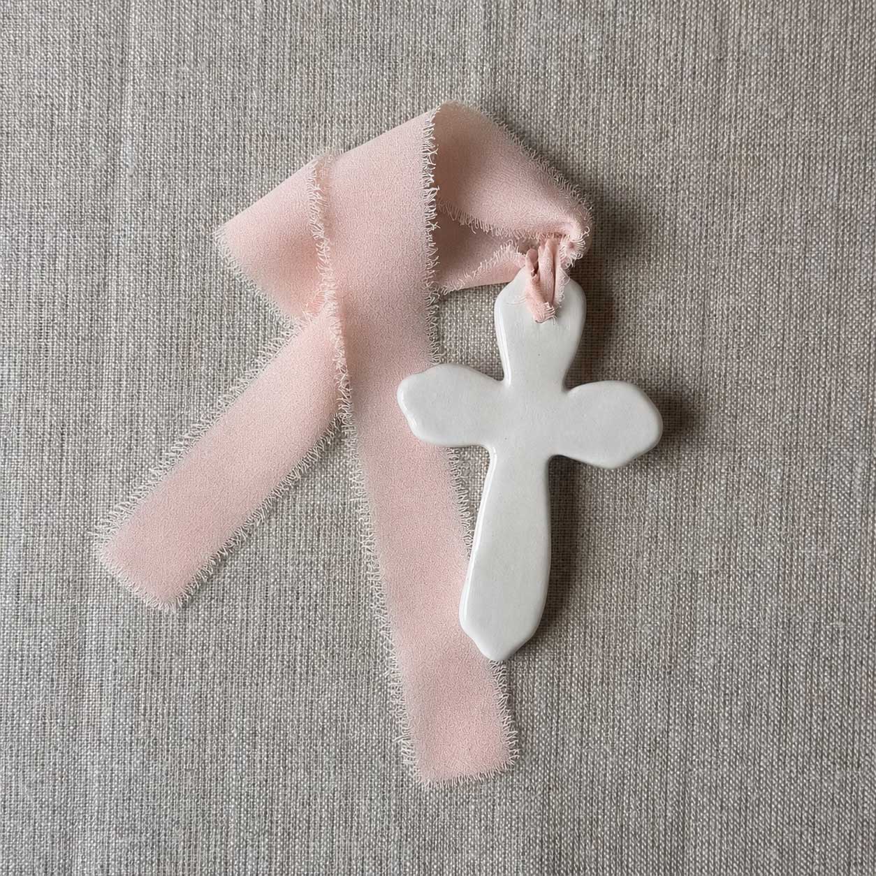 Cruz de cerámica artesanal esmaltada (trilobulada)